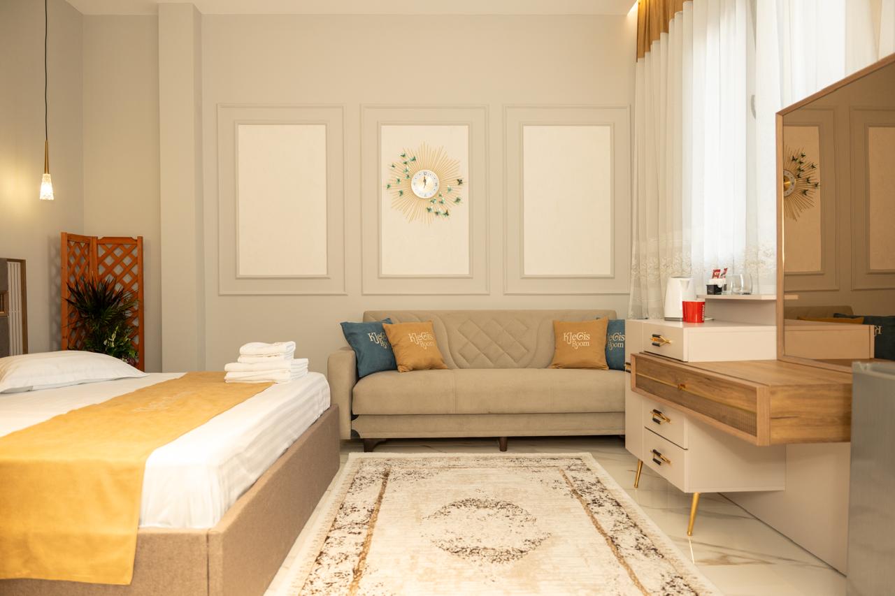 Deluxe Double Room (2 Adults + 1 Child)